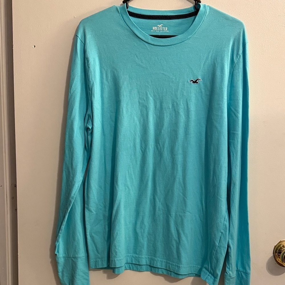 Hollister Men's Aqua Long Sleeve Tee medium